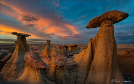 Ah-Shi-Sle-Pah Badlands in New Mexico - source: HarshaJphotos.wordpress.com